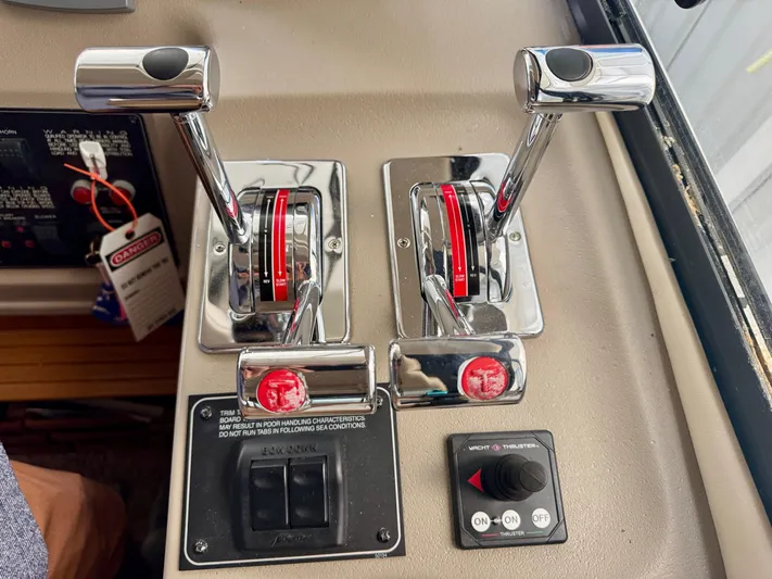 The Journey Yacht Photos Pics Control panel of a 1999 Bayliner 3988 Command Bridge Motoryacht with throttle levers and thruster switch.