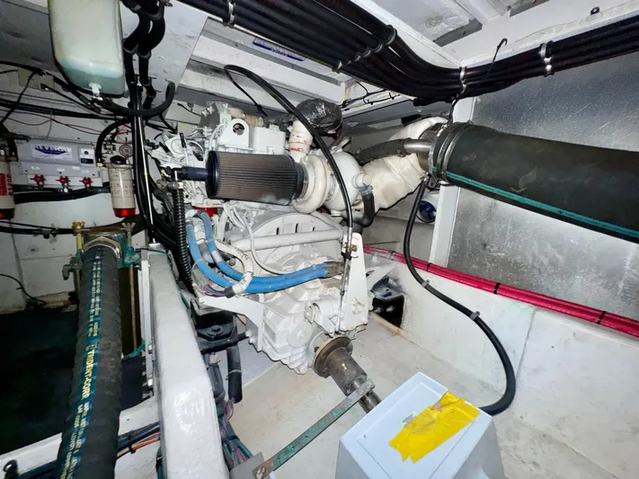 The Journey Yacht Photos Pics Engine room of 1999 Bayliner 3988 Command Bridge Motoryacht, showcasing mechanical components.