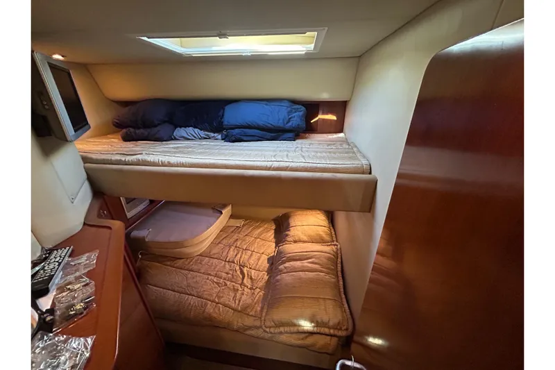 Blue Diamond Yacht Photos Pics Interior cabin of 2005 Sea Ray 500 Sundancer with bunk beds and wooden finish.