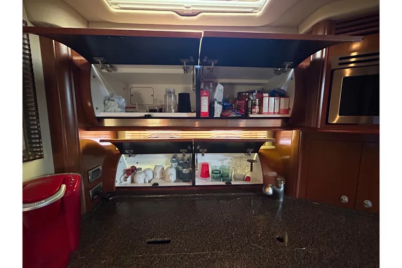 Blue Diamond Yacht Photos Pics 2005 Sea Ray 500 Sundancer kitchen with open cabinets and countertop.