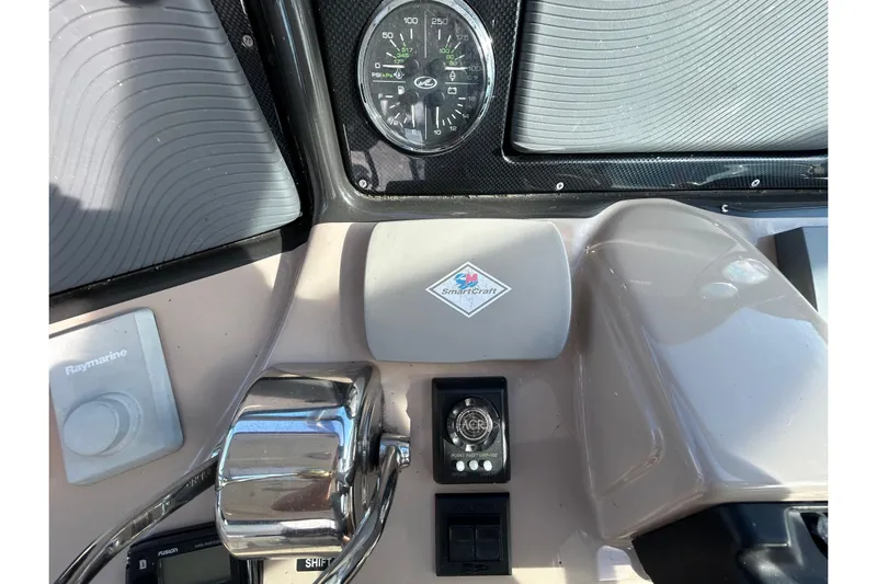 Blue Diamond Yacht Photos Pics Control panel of a 2005 Sea Ray 500 Sundancer boat with gauges and controls.