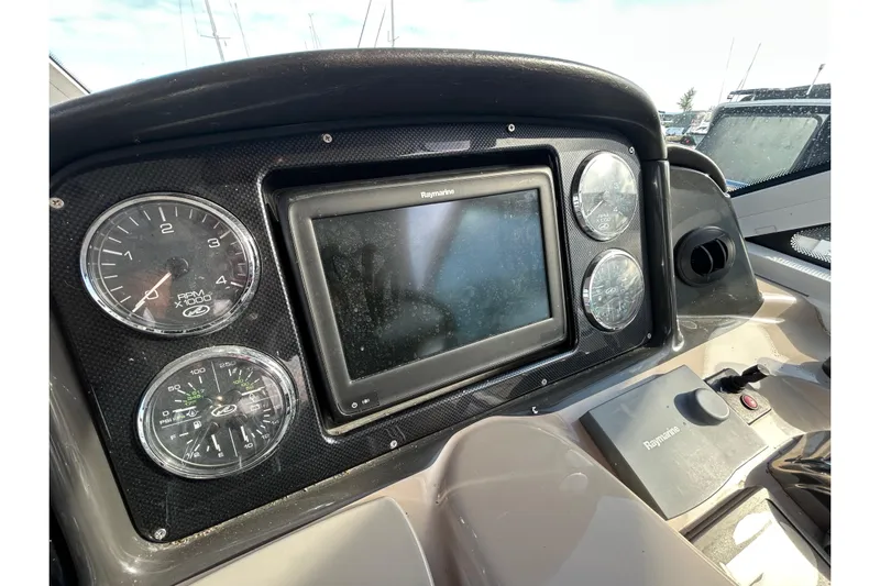 Blue Diamond Yacht Photos Pics 2005 Sea Ray 500 Sundancer dashboard with gauges and Raymarine display.
