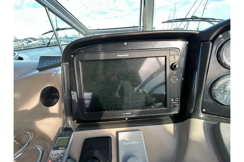 Blue Diamond Yacht Photos Pics Helm of 2005 Sea Ray 500 Sundancer with Raymarine navigation system.