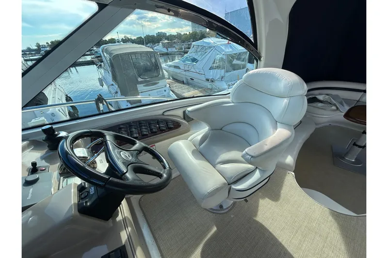 Blue Diamond Yacht Photos Pics Luxurious helm of 2005 Sea Ray 500 Sundancer yacht with plush captain's chair.