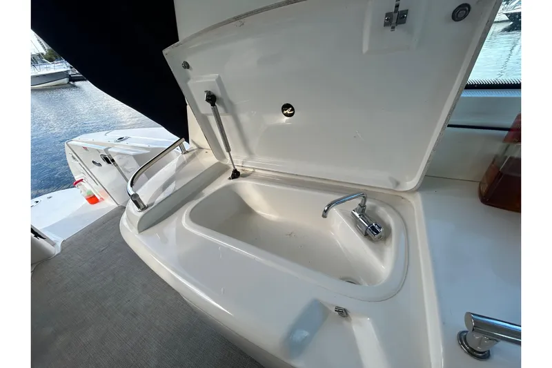 Blue Diamond Yacht Photos Pics 2005 Sea Ray 500 Sundancer yacht sink with open lid, docked by the water.