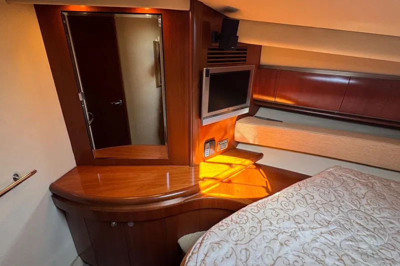 Blue Diamond Yacht Photos Pics Luxurious 2005 Sea Ray 500 Sundancer cabin with wood finish and TV.