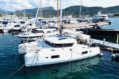 Lagoon 42