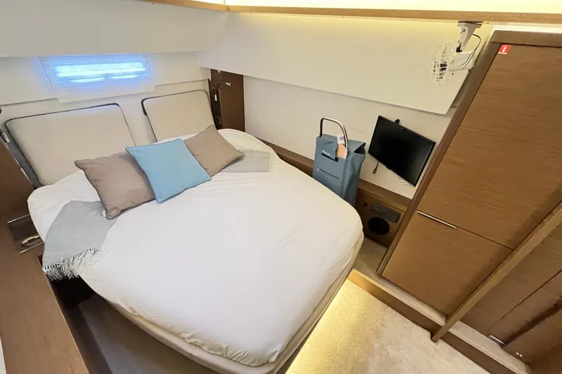 Alegr&iacute;a Yacht Photos Pics Cozy bedroom in 2020 Lagoon 46 yacht with modern decor and compact TV.