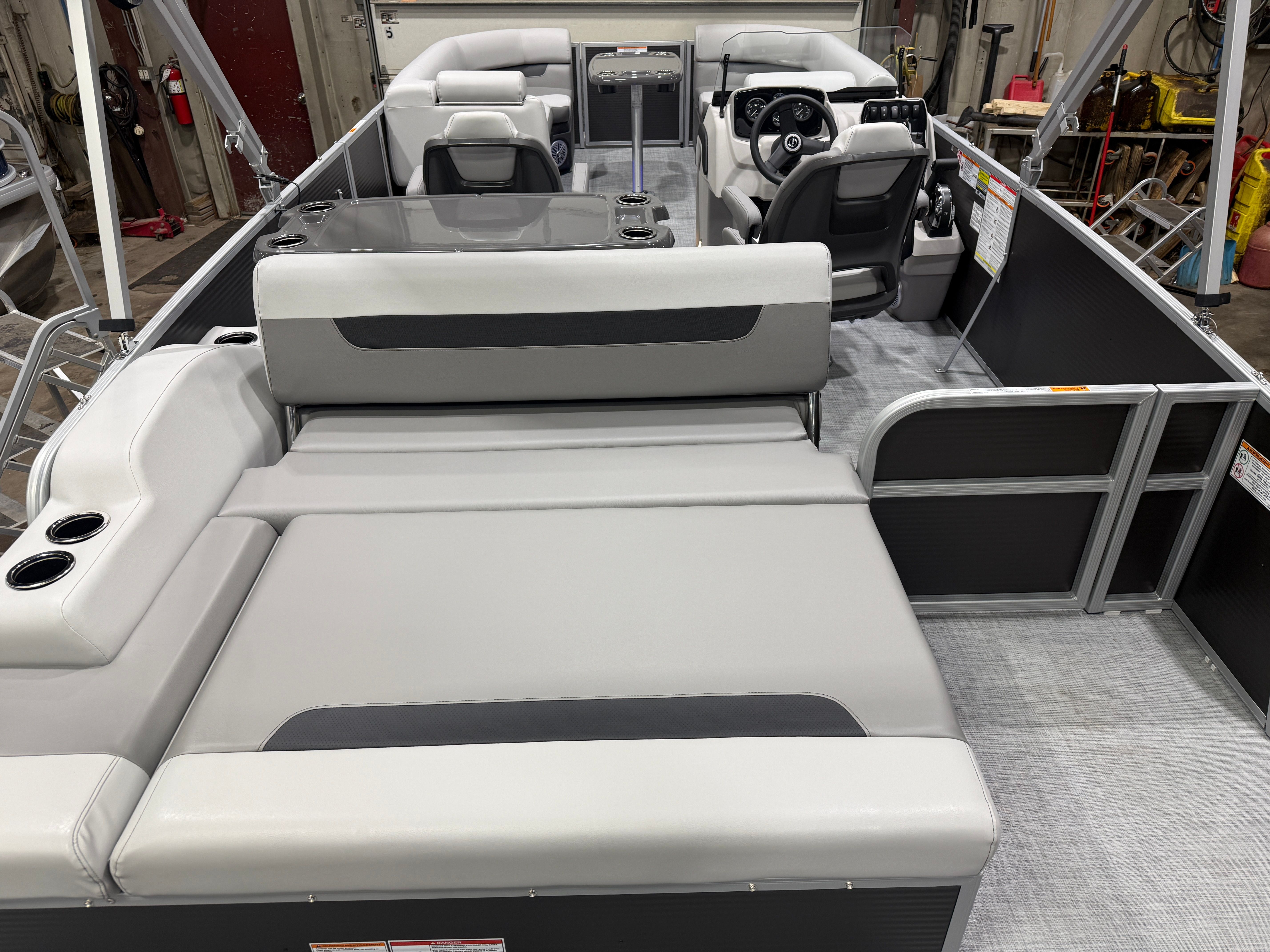 Princecraft Vectra 23 RL SS Swingback Pontoon & Mercury 4-Stroke EFI