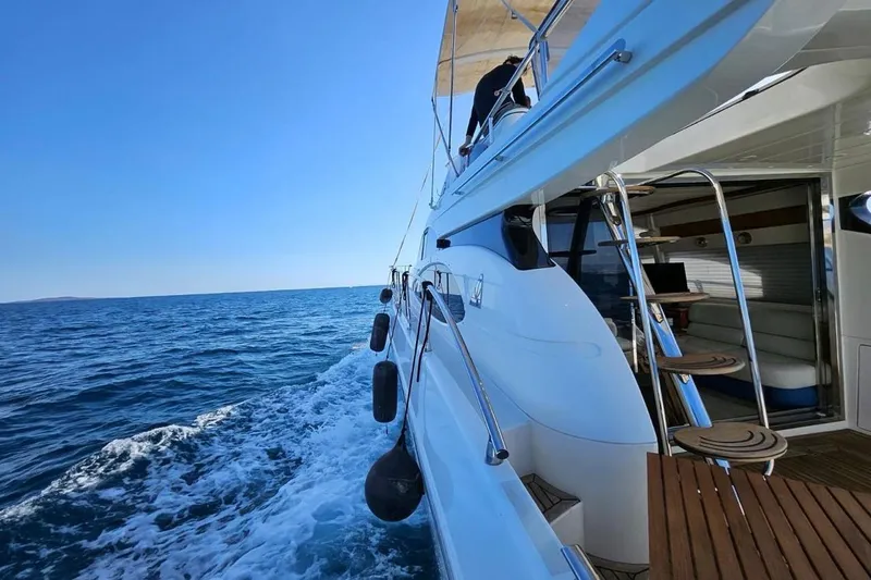 Nina Yacht Photos Pics Azimut 52 yacht cruising on open sea, showcasing sleek design and luxurious interior, 2000 model.