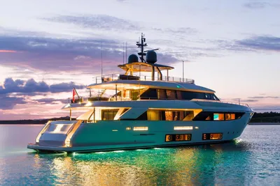 2019 Custom Line Navetta 33