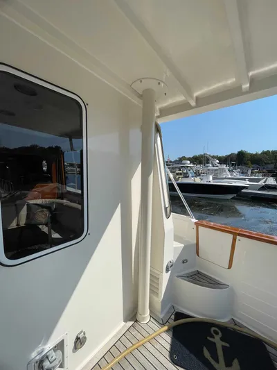 Stranraer IV Yacht Photos Pics Davit Post