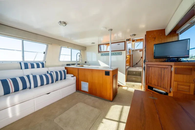 Tignish Yacht Photos Pics Salon Couch