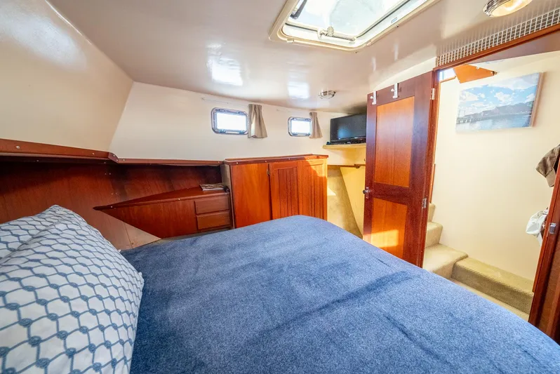 Tignish Yacht Photos Pics Stateroom TV