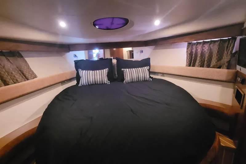  Yacht Photos Pics Luxurious 2007 Meridian 341 Sedan cabin interior with cozy bed and elegant decor.