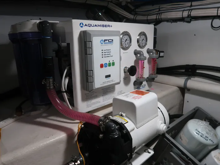 North Star Yacht Photos Pics Aquatic system in 2009 Wesmac 44' boat.