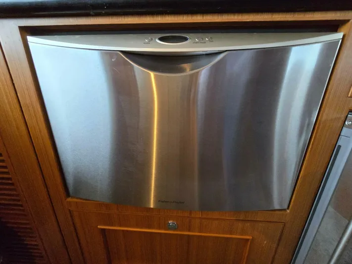 Clara Yacht Photos Pics 