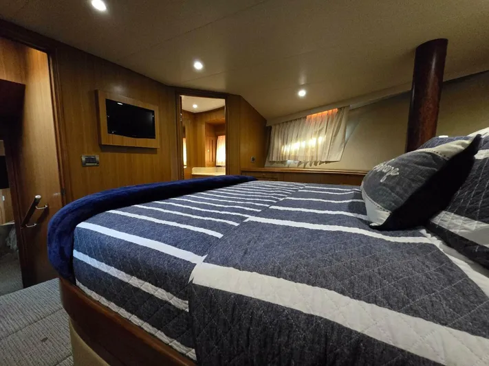 Clara Yacht Photos Pics 