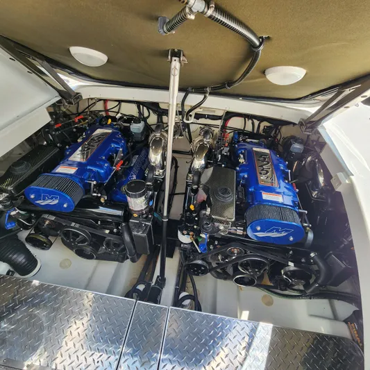 Zenyatta Yacht Photos Pics 