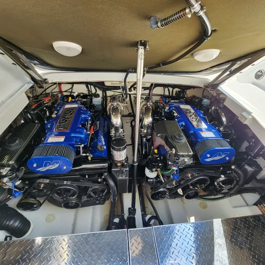 Zenyatta Yacht Photos Pics 