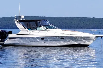 Trojan 400 Express Yacht