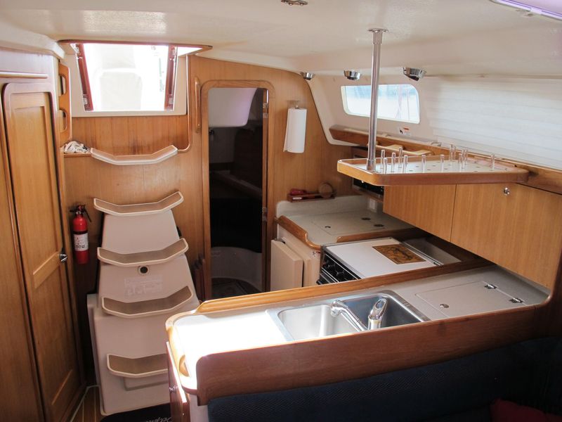 2005 Catalina 387