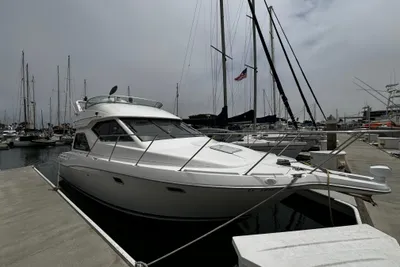 Bayliner 3258 Command Bridge
