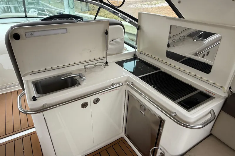  Yacht Photos Pics 2014 Sea Ray 370 Venture boat kitchen with sink, stove, and grill.