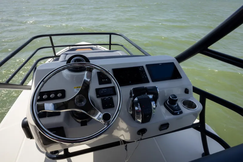 Pachanga Yacht Photos Pics Helm of 2021 Boston Whaler 420 Outrage boat with steering wheel and controls.