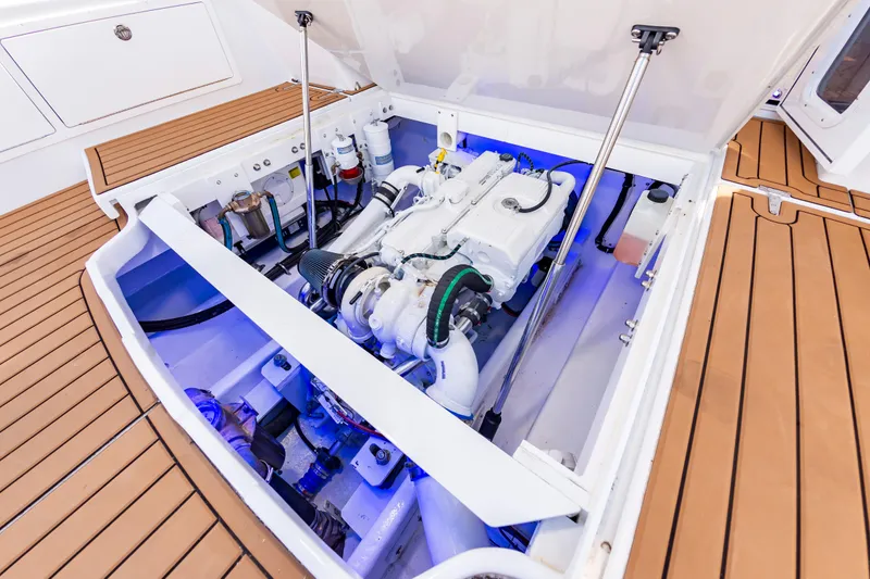 Loose Cannon Yacht Photos Pics 