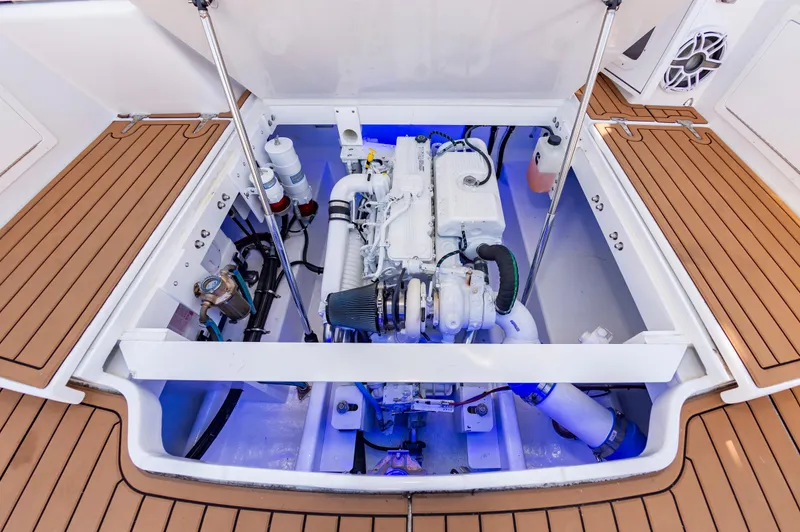 Loose Cannon Yacht Photos Pics 