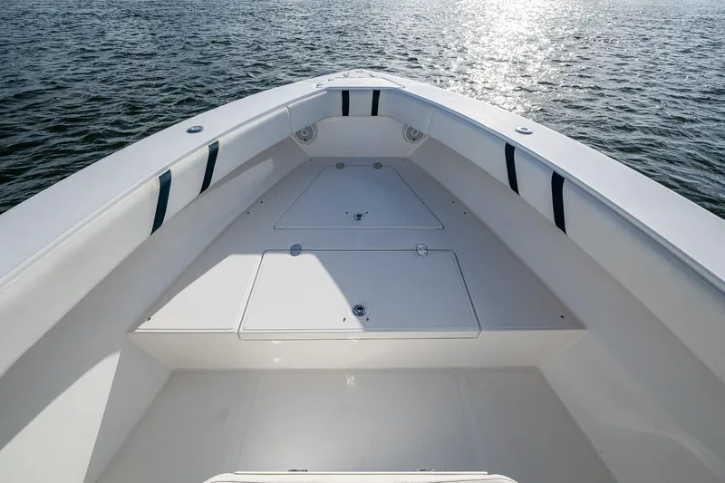 Poliseas Yacht Photos Pics Bow of 2006 Bahama 31 boat on water, featuring spacious deck and storage compartments.