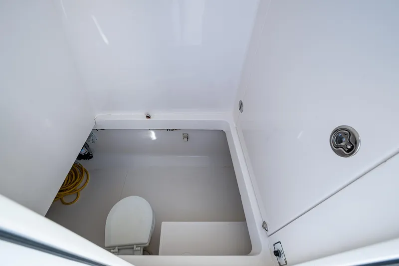 Poliseas Yacht Photos Pics 2006 Bahama 31 boat interior compartment with toilet and storage space.