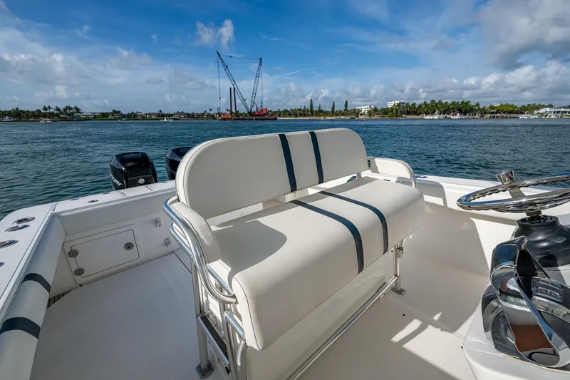 Poliseas Yacht Photos Pics 2006 Bahama 31 boat interior with seating, steering wheel, and ocean view.