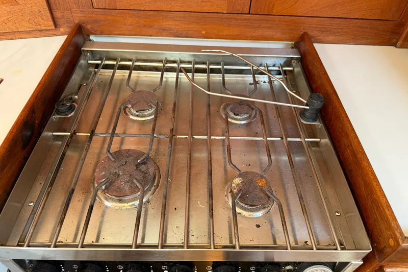 Acadia Yacht Photos Pics Rusty Tartan 3800 stove from 1997 with four burners and metal grates.