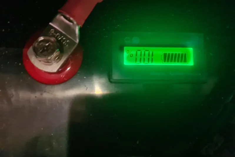  Yacht Photos Pics Battery monitor display showing 100% charge on Jeanneau Sun Odyssey 50 DS, 2009 model.