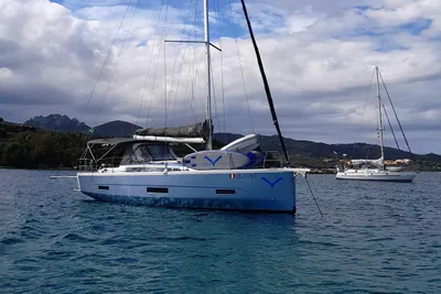 2019 Dufour 390