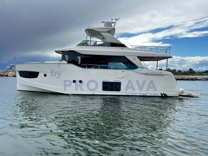  Yacht Photos Pics ABSOLUTE NAVETTA 58