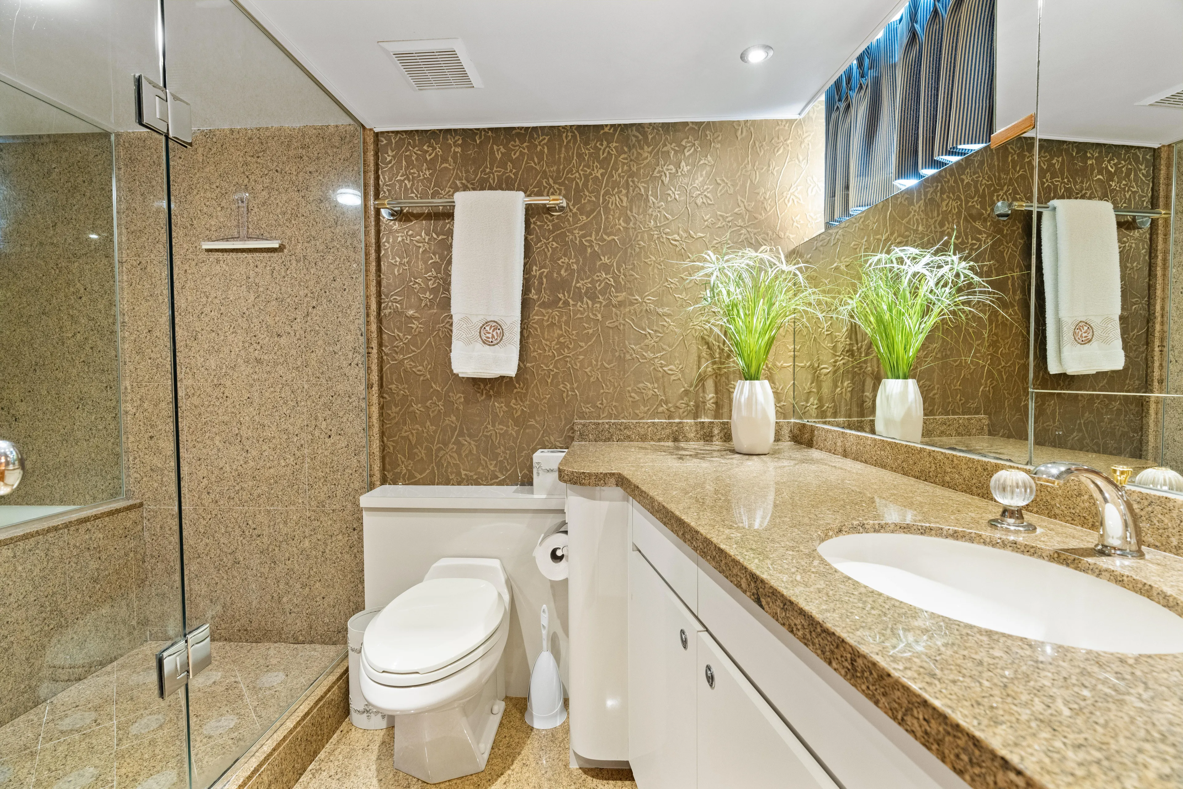 Crown Jewel Yacht Photos Pics Luxurious bathroom in 1996 Broward 96 Raised Pilothouse MY yacht, featuring elegant decor.