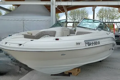 2004 Sea Ray 200 Sundeck