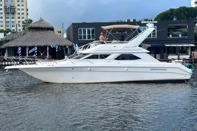Sea Ray 440 Express Bridge