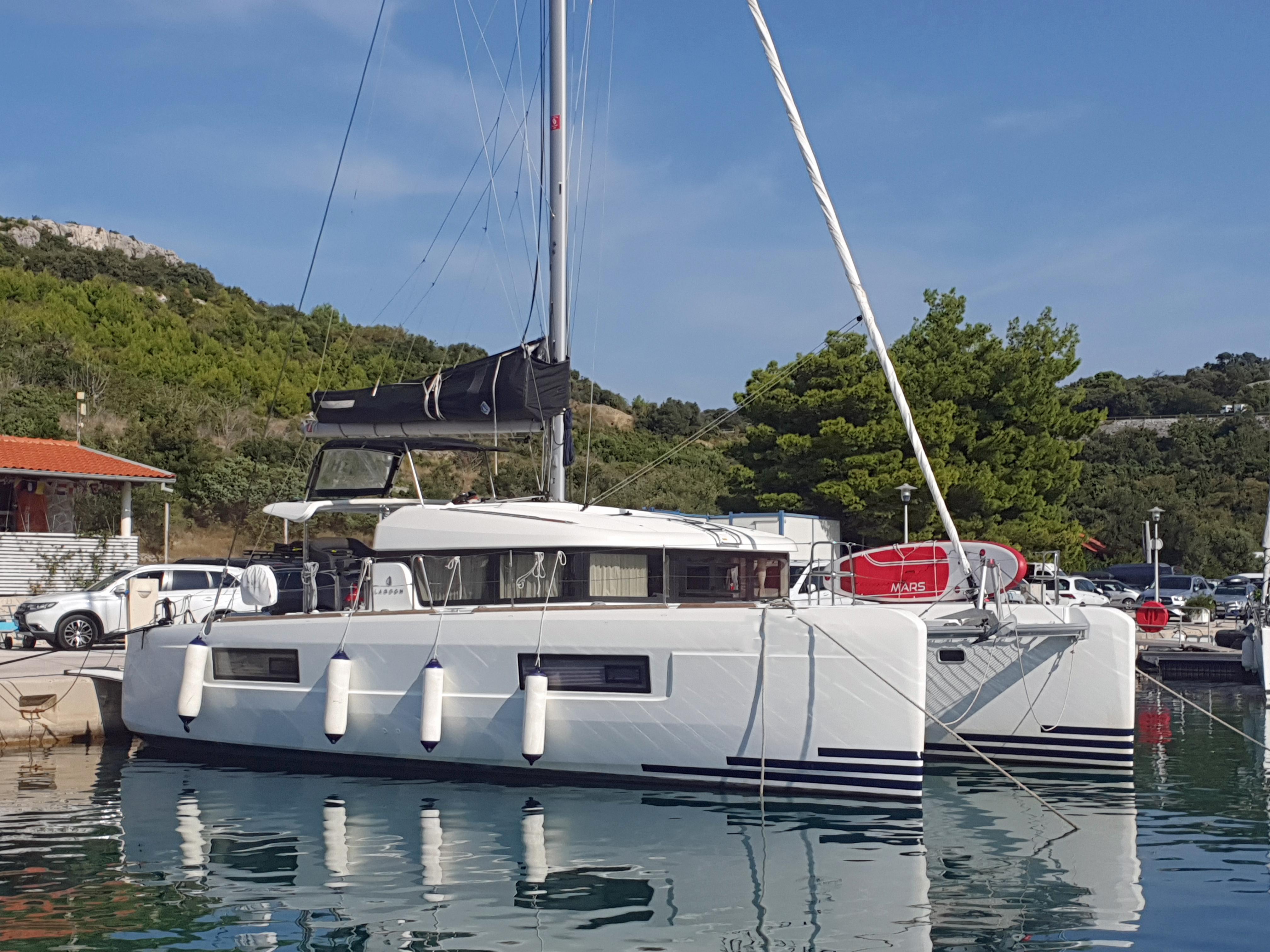 Used 2019 Lagoon 40 | YachtFocus