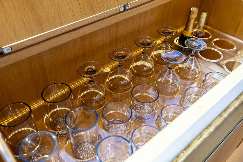 Wanderlust Yacht Photos Pics 