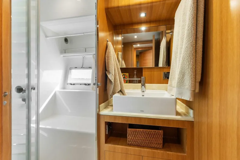 Wanderlust Yacht Photos Pics 