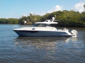 Tiara Yachts LE