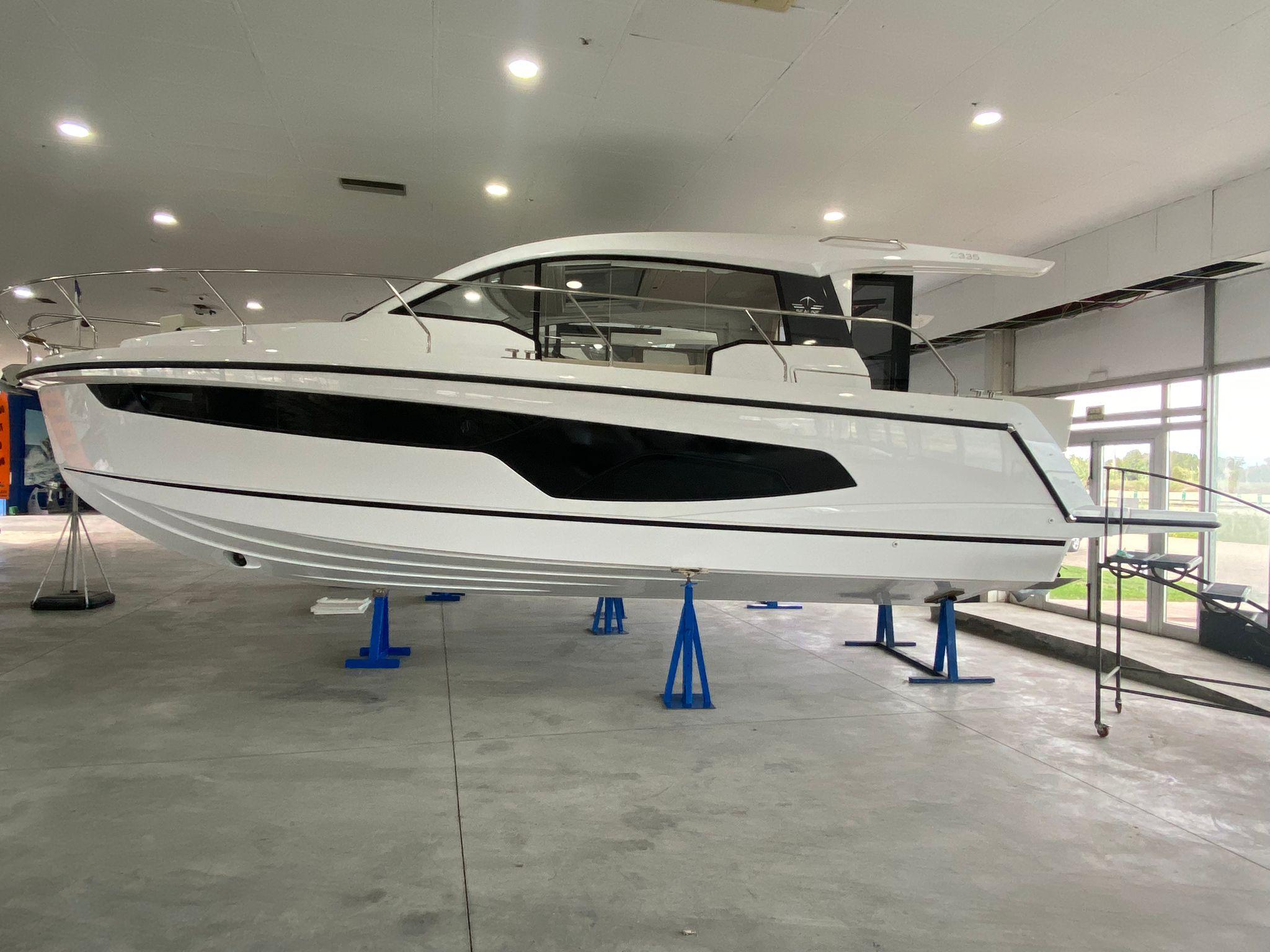 New 2024 Sealine C335 - Girona | TopBoats