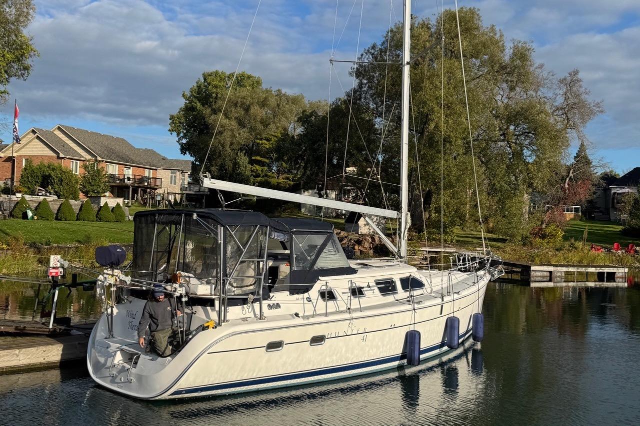 Hunter 41 Deck Salon