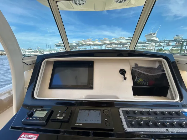  Yacht Photos Pics 2018 Scout 275 LXF boat dashboard with Garmin display and Yamaha controls.