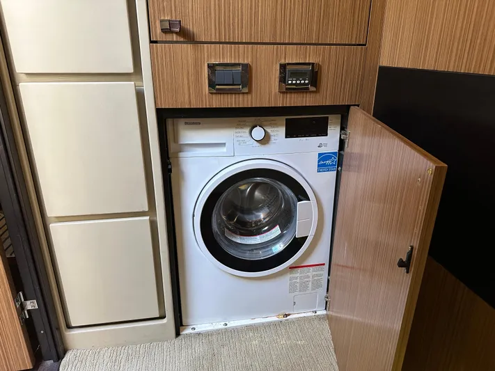  Yacht Photos Pics Built-in washing machine on 2016 Sea Ray L590 yacht, Energy Star certified.