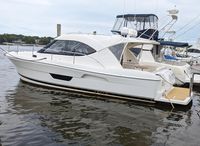 2017 Riviera 3600 Sport Yacht